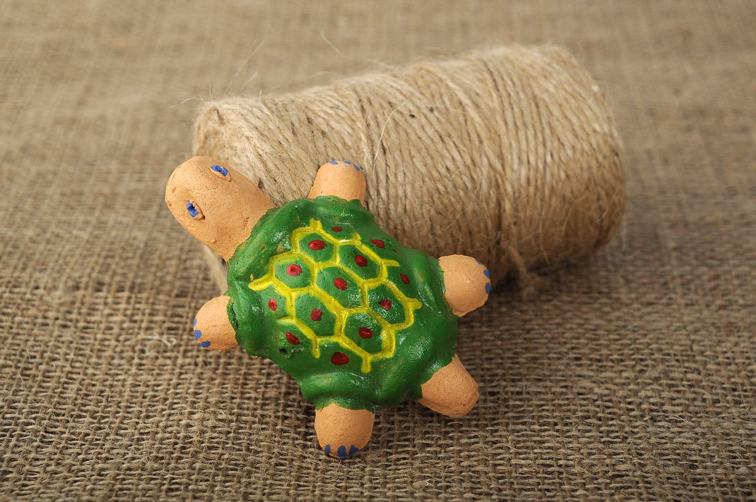 Apito artesanal em forma de uma tartaruga foto 5