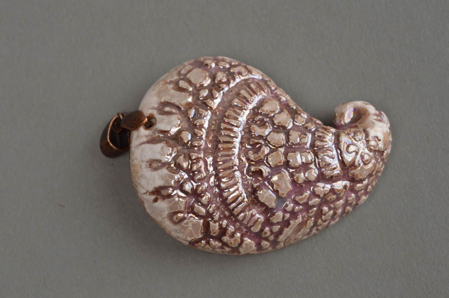 Handmade beautiful pendant cute ceramic accessory jewelry in shape of mussel photo 2