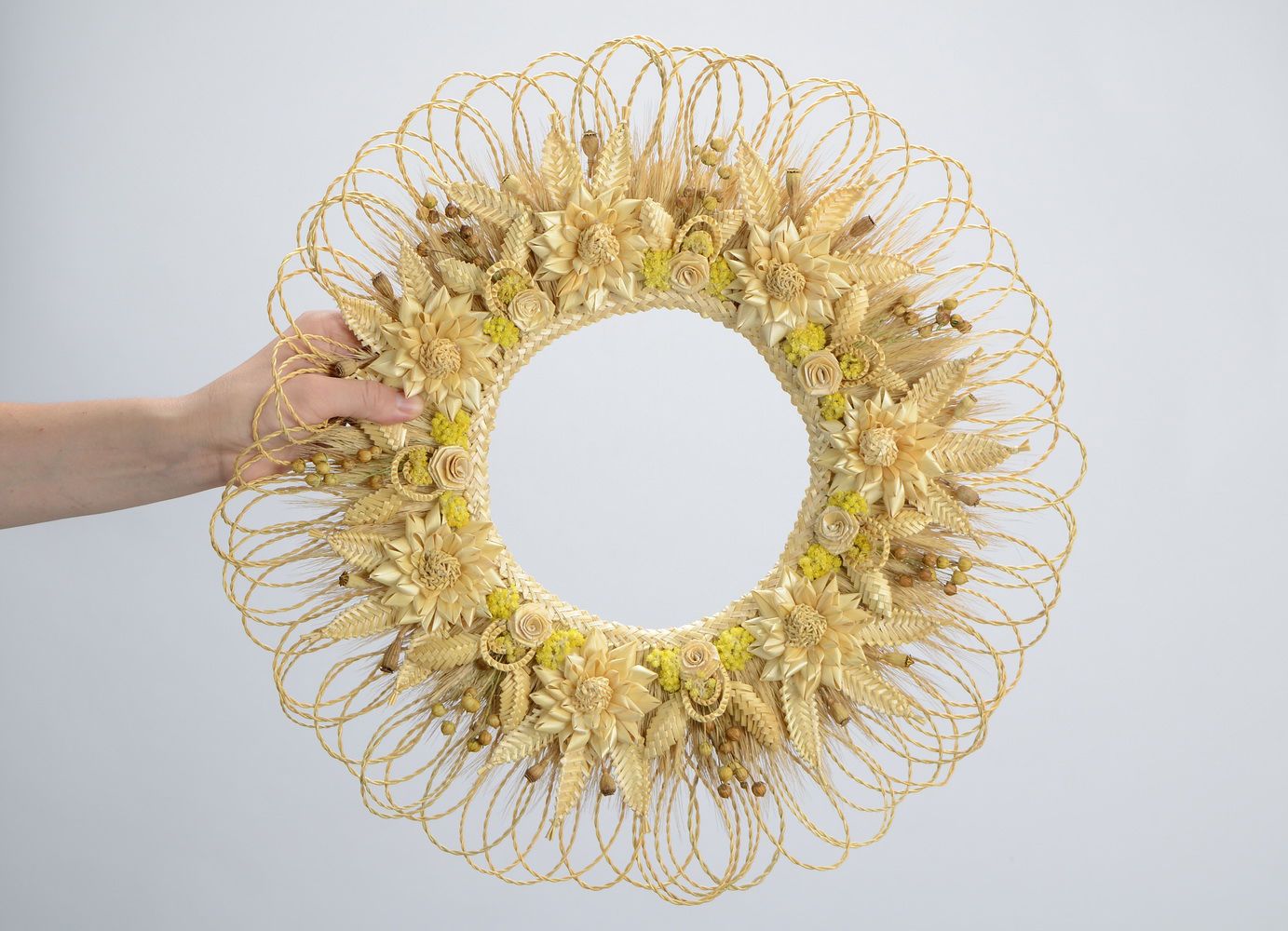 Family amulet-wreath made of straw photo 2