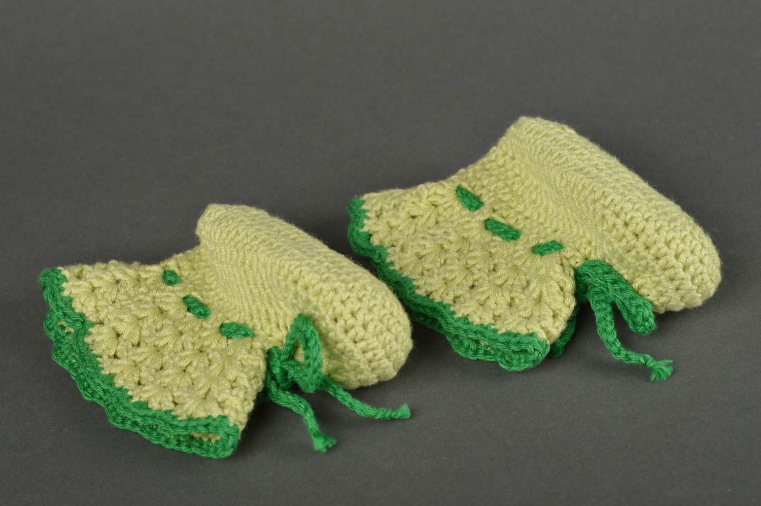Handmade crocheted baby bootees green warm kids shoes stylish footwear for kids photo 2