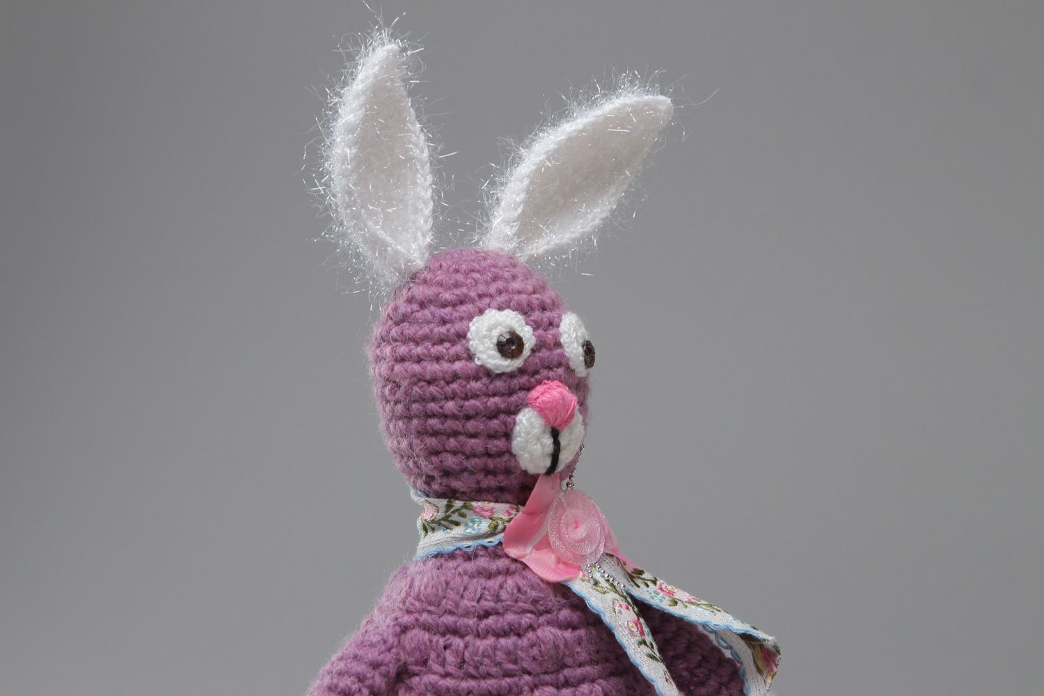 Conejo de Pascua tejido a ganchillo de lana soporte para huevos hecho a mano foto 2