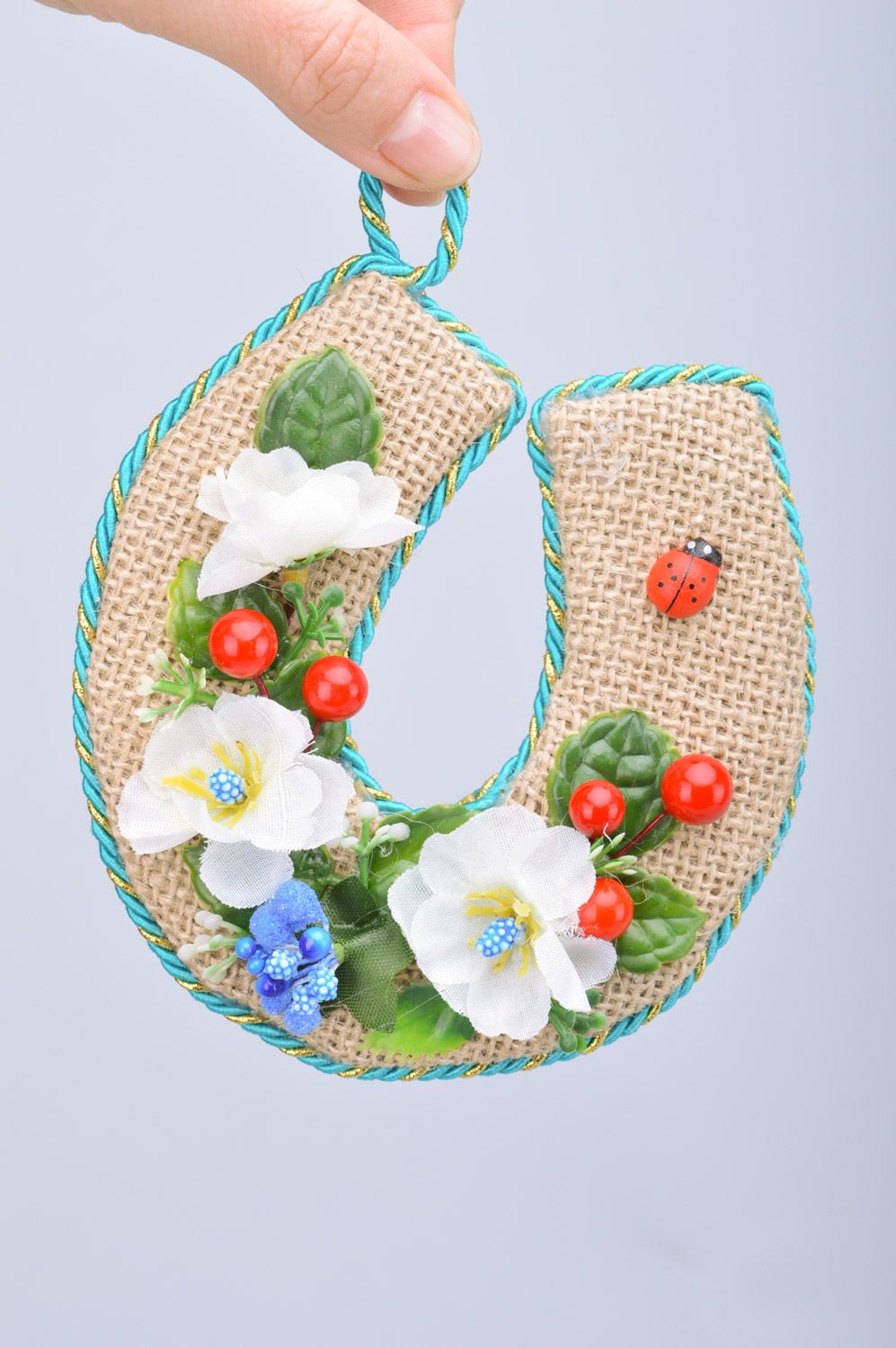 Handmade horseshoe decorated with flowers and berries with a loop for hanging photo 3
