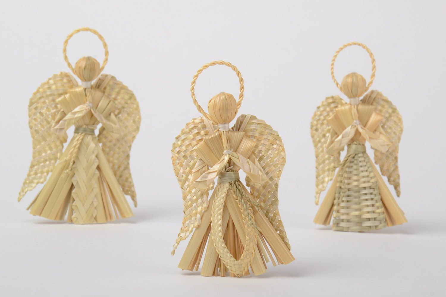 Набор плетеных Ангелов-хранителей из соломы ручной работы 3 штуки подвески фото 2