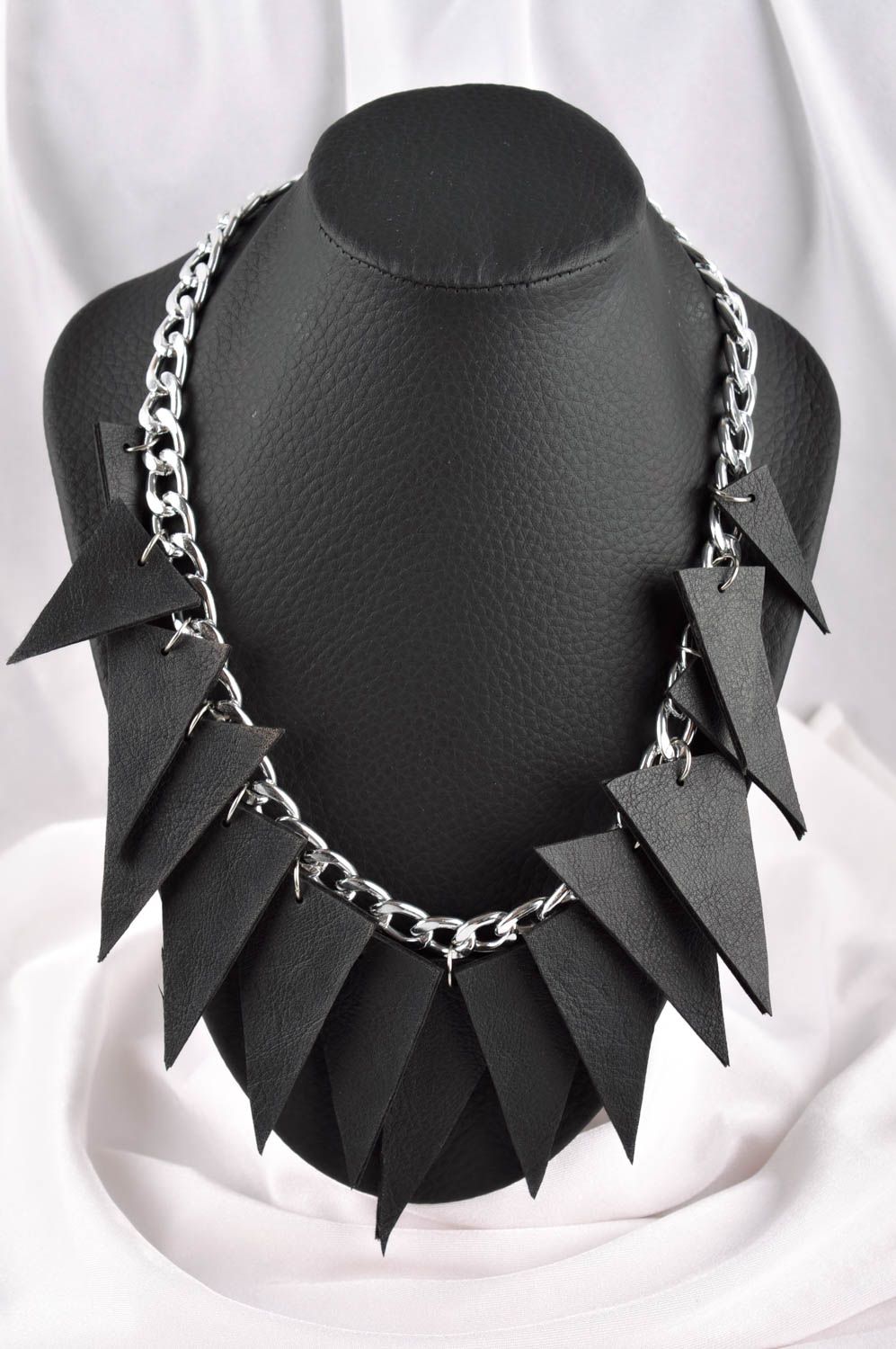 Collier métal cuir noir Bijou fait main design original Accessoire femme photo 1
