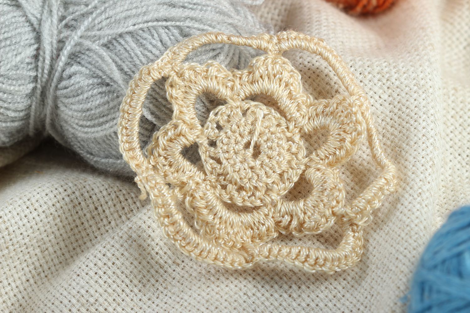 Fleur en tricot faite main Fourniture bijoux beige en coton Loisirs créatifs photo 1