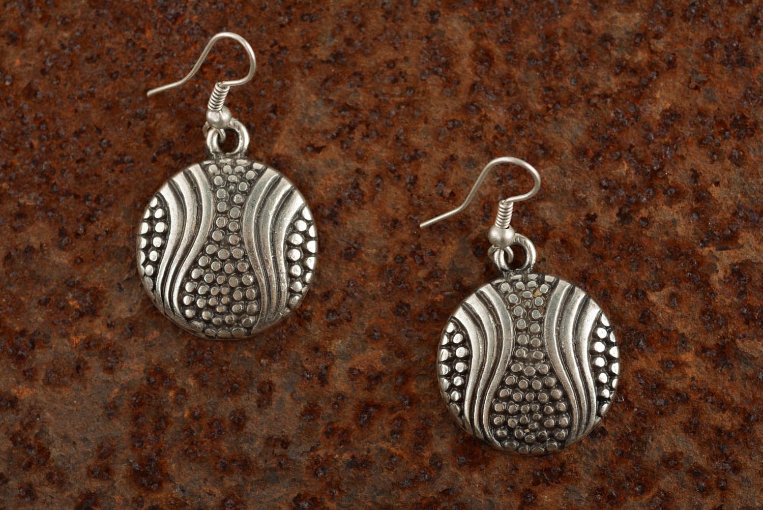 Round pendant earrings made ​​of metal photo 4