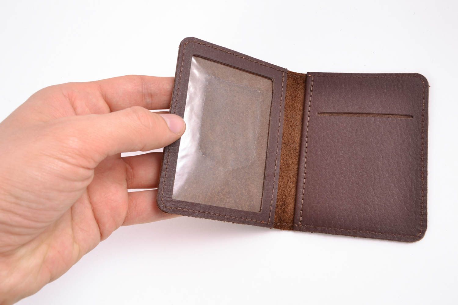 Porte carte grise fait main original en cuir naturel de couleur brun Armoiries photo 2
