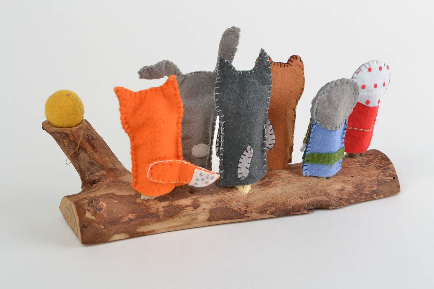 Handmade Finger Theater Kolobok aus Filz 7 Stoff Figürchen auf Holzständer foto 5