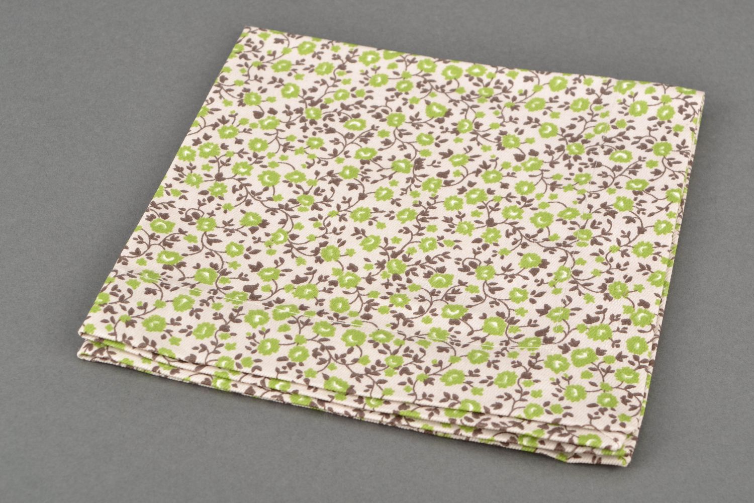 Decorative table napkin with flower print photo 3