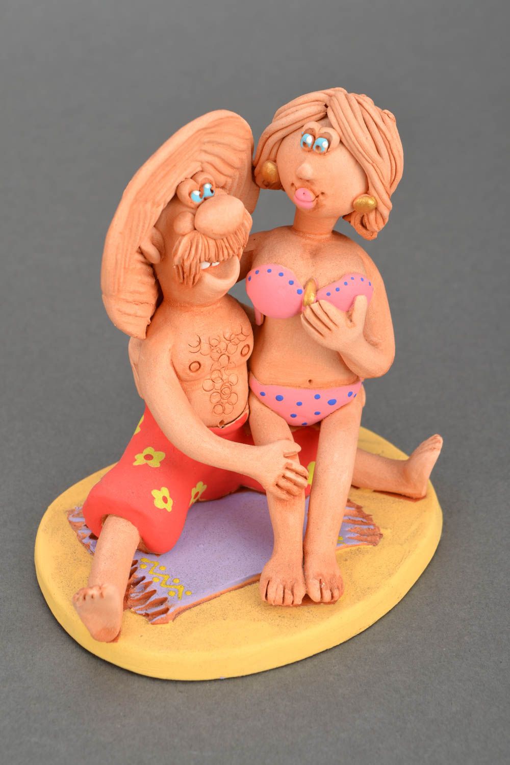 Figurine céramique Couple d'amoureux sur sable faite main photo 3