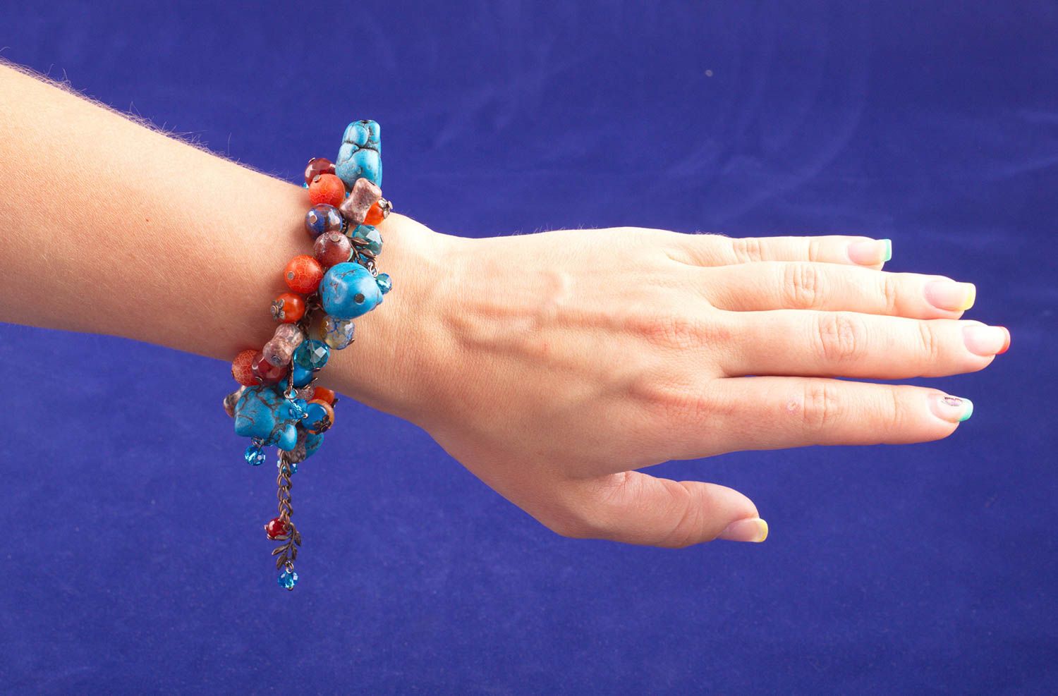 Schönes Armband handmade Naturstein Armband bunter stilvoller Schmuck für Frauen foto 5
