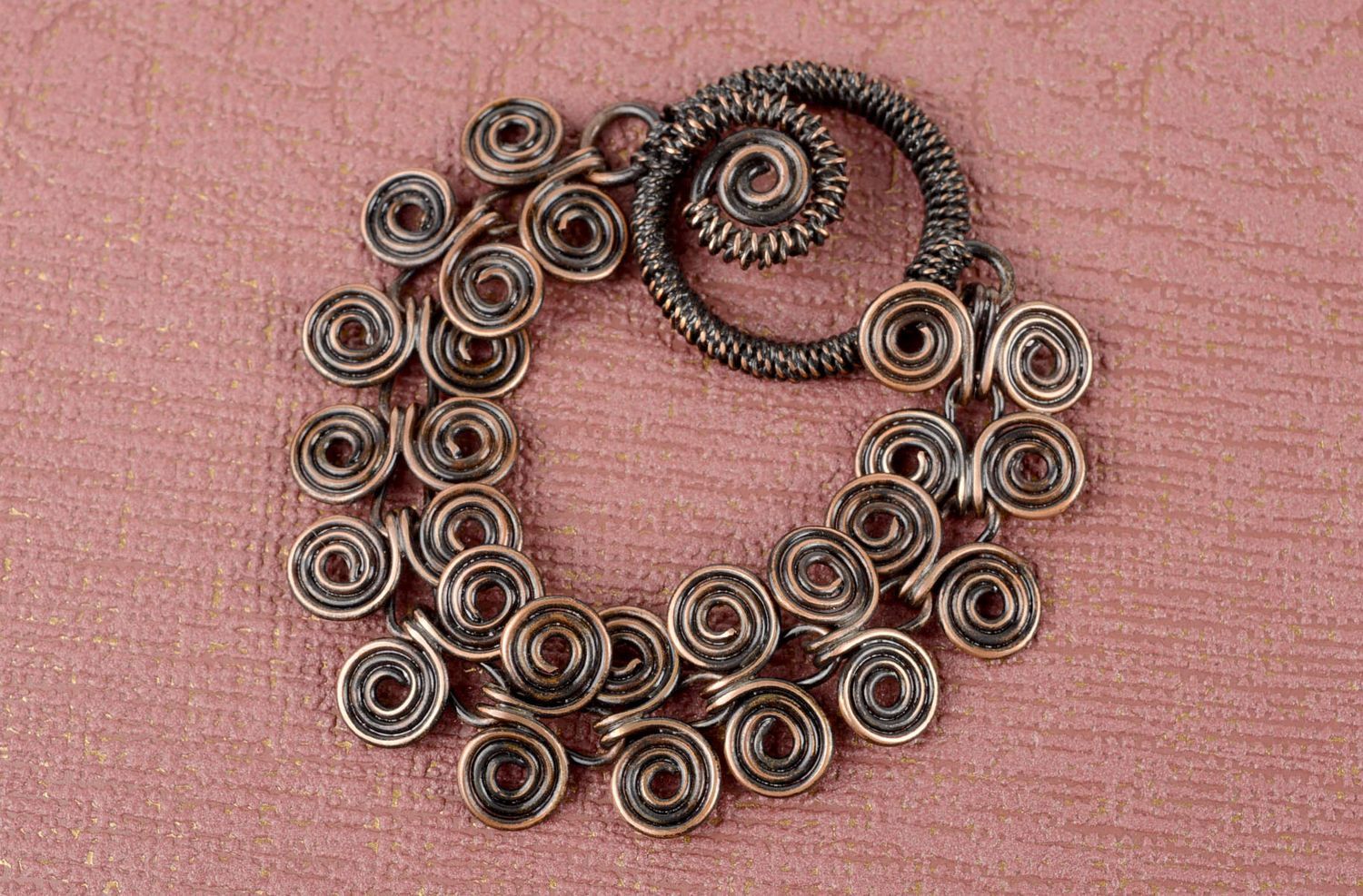 Brazalete de cobre hecha a mano accesorio para mujeres bisutería artesanal foto 5