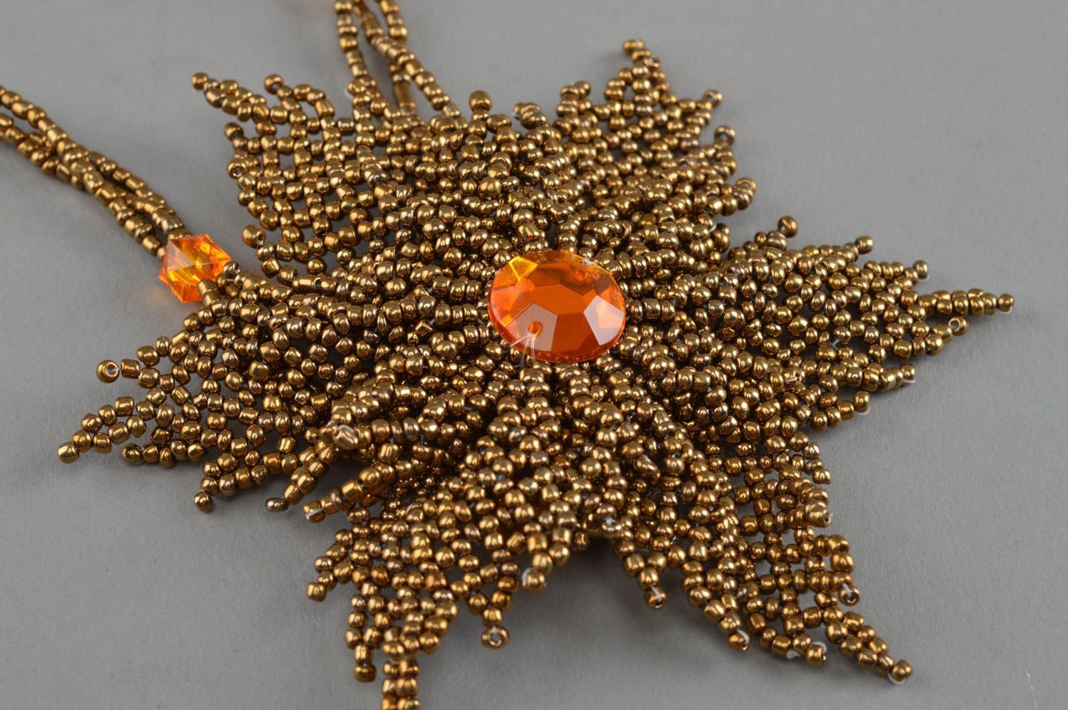 Broche faite main pendentif en perles de rocaille fait main couleur ambre photo 3