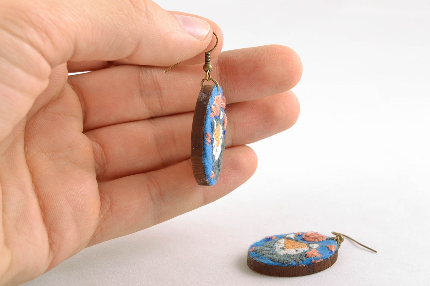 Handmade wooden and felt earrings with satin stitch embroidery photo 2