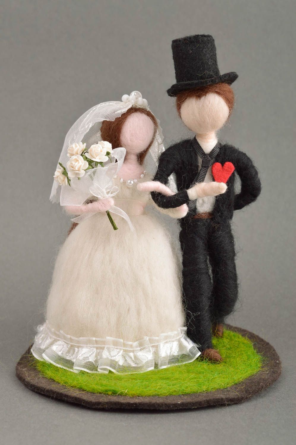 Figurine mariés faite main Poupées en laine feutrée Déco mariage originale photo 2