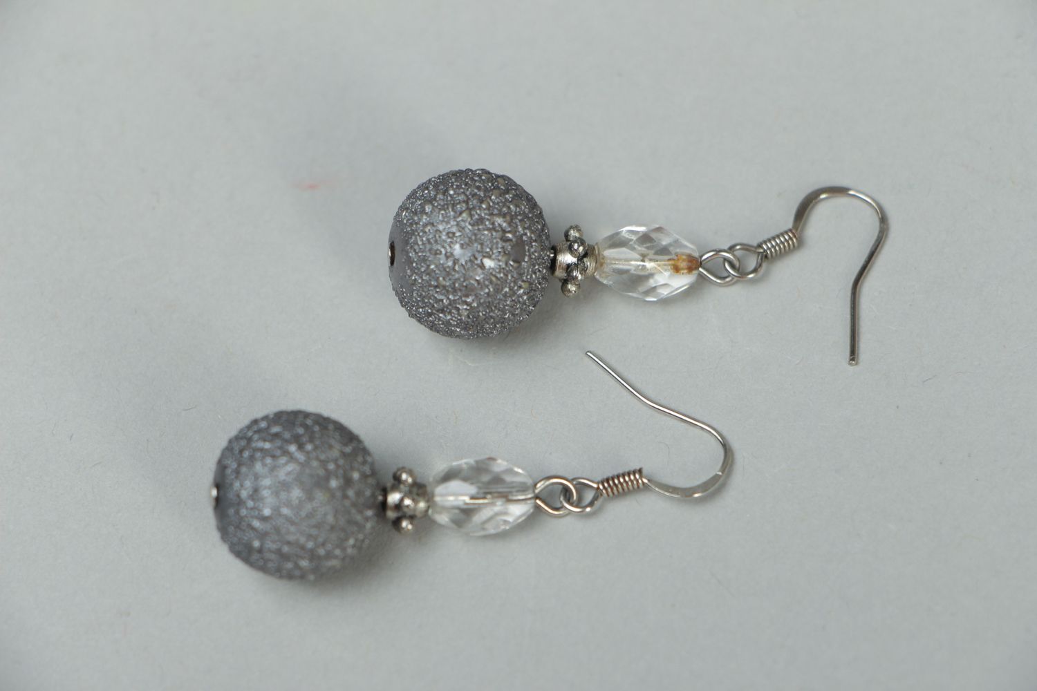 Dangle earrings with gray beads photo 1