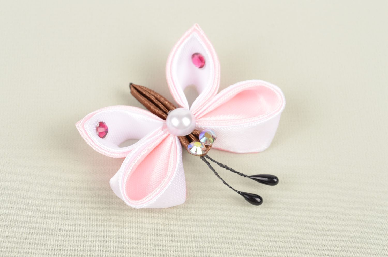 Детская резинка handmade аксессуар для волос резинка из лент Розовая бабочка фото 1
