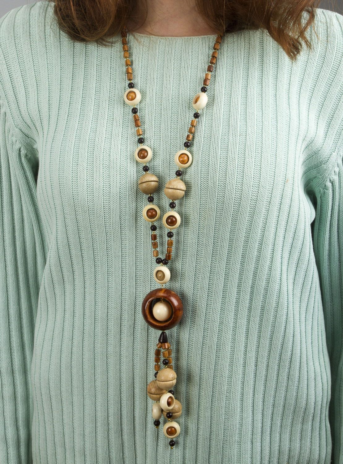 Wooden beaded necklace without clasps photo 4
