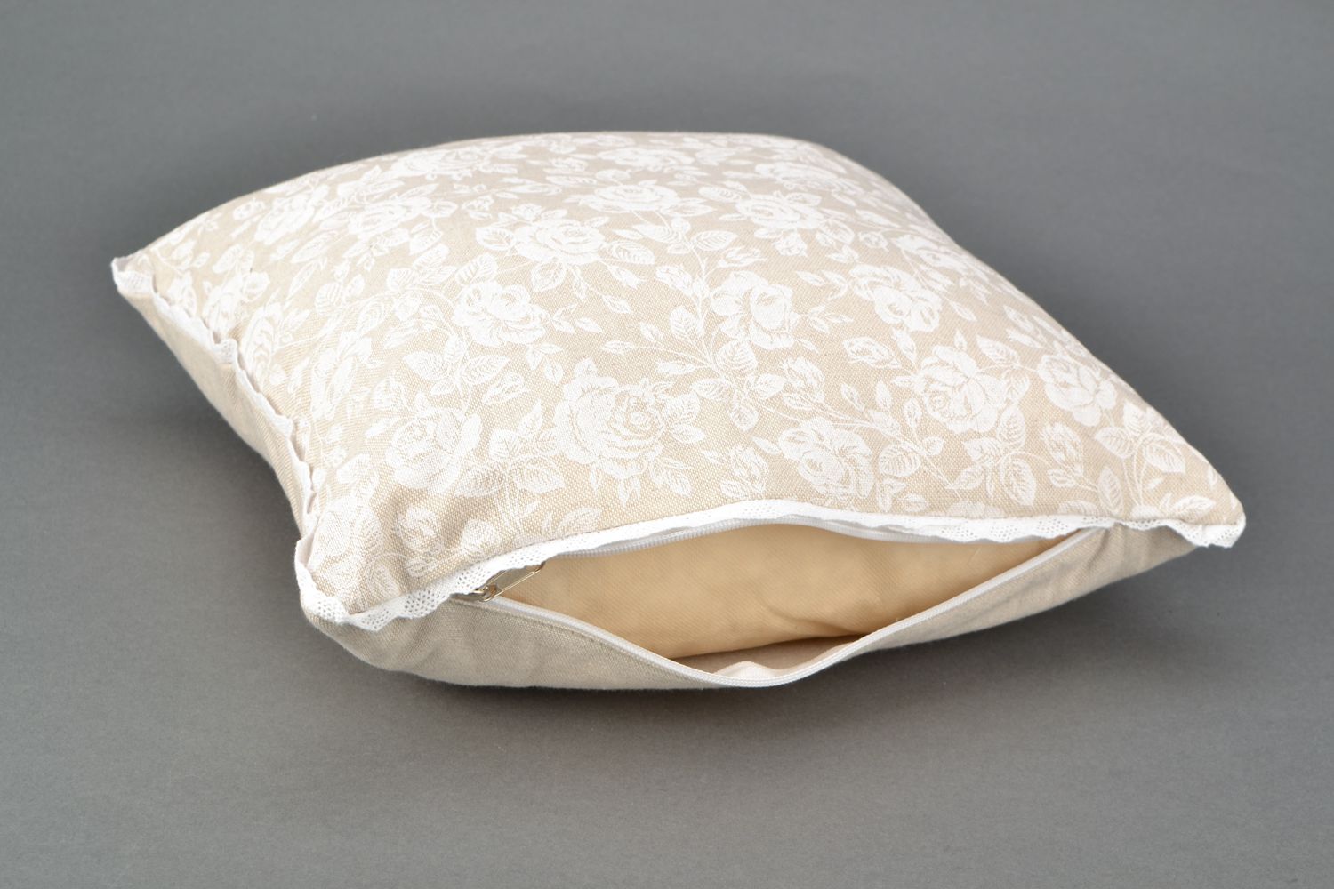 Soft cotton cushion with lace photo 4