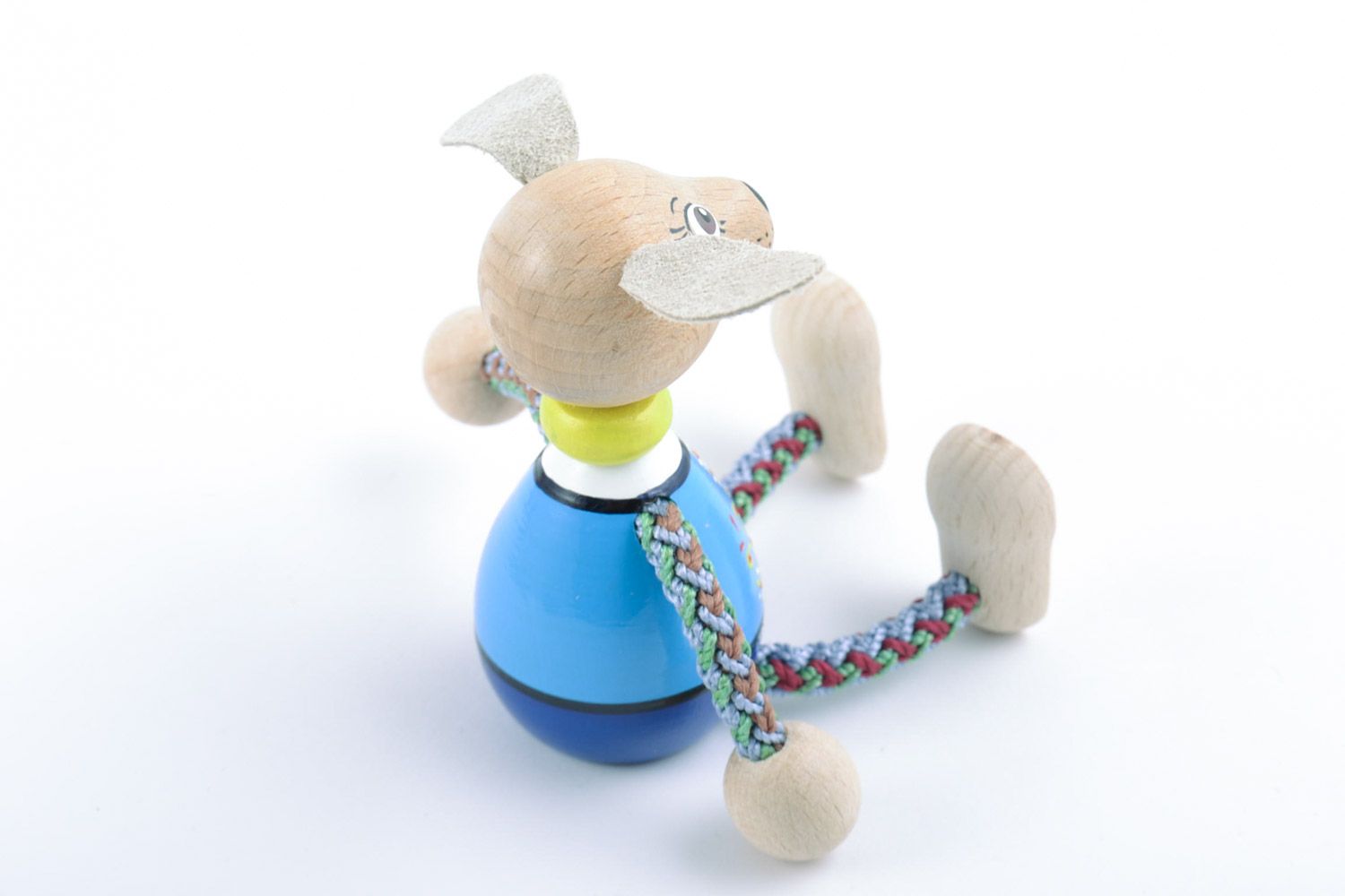 Öko Spielzeug aus Holz künstlerisch handmade Hund im blauen Anzug foto 4