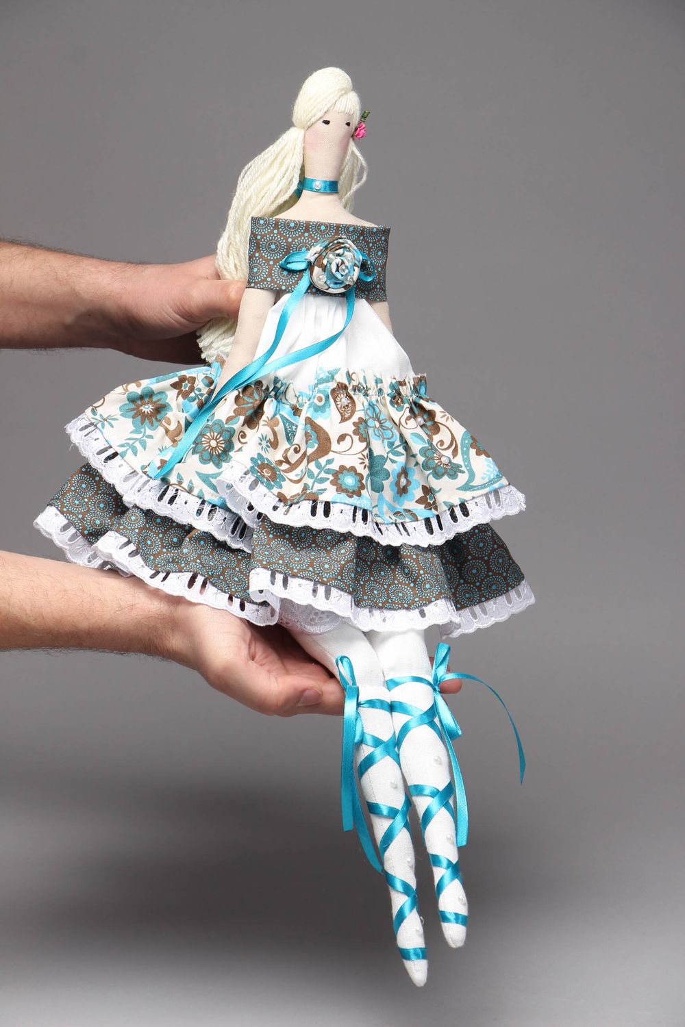 Poupée faite main en jolie robe  photo 4