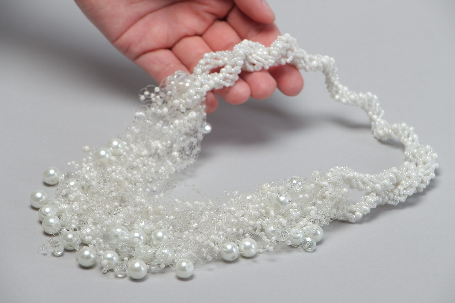 Collier en perles de rocaille et perles fantaisies fait main blanc pour femme  photo 5