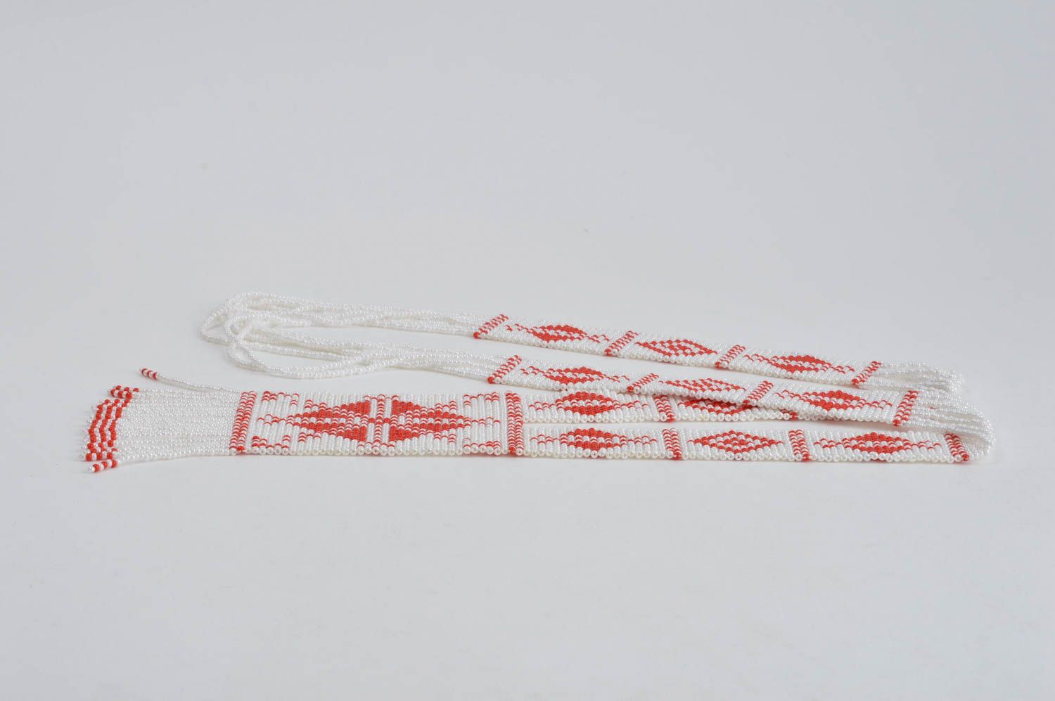 Украшение ручной работы гердан из бисера этническое украшение белое с красным  фото 2