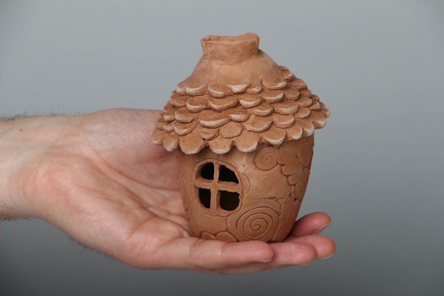 Brûle-parfum en céramique en forme de maisonnette fait main photo 4