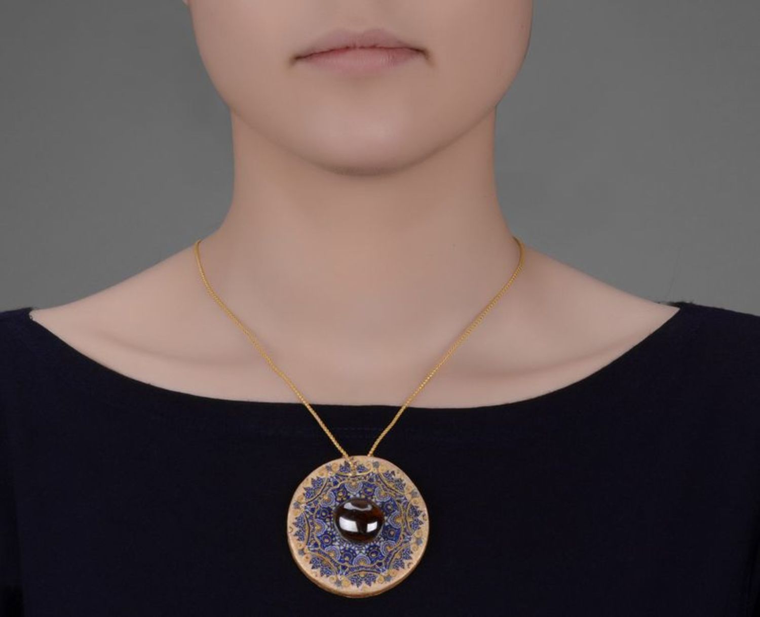 Collier pendentif 'Mandala de la sagesse féminine' photo 4