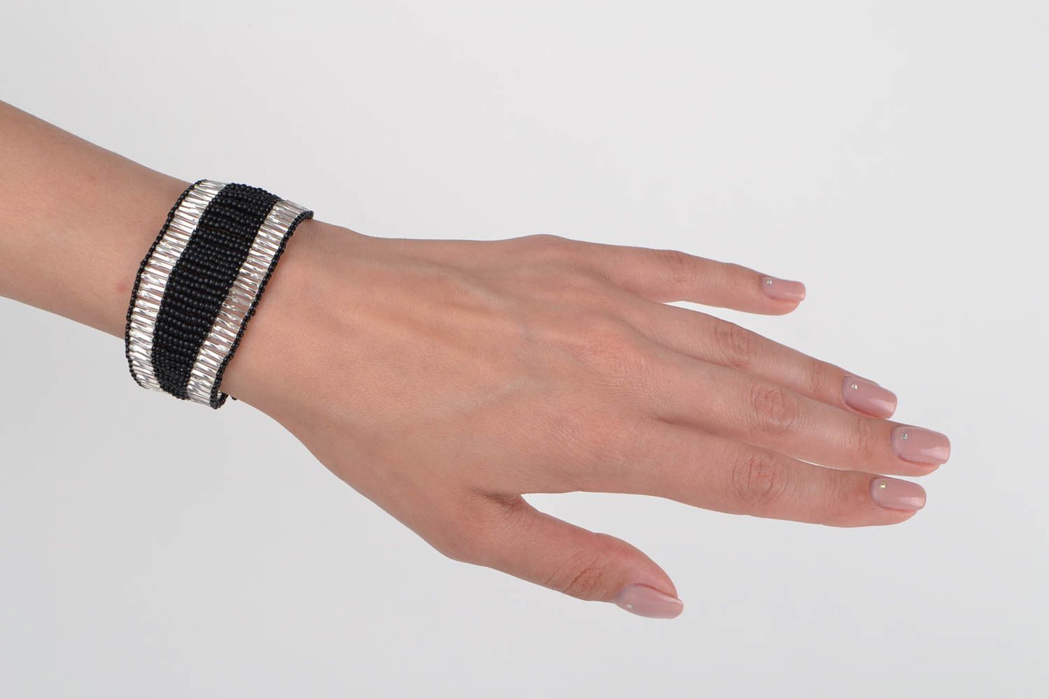 Bracelet en perles de rocaille Bijou fait main large noir Cadeau femme photo 2
