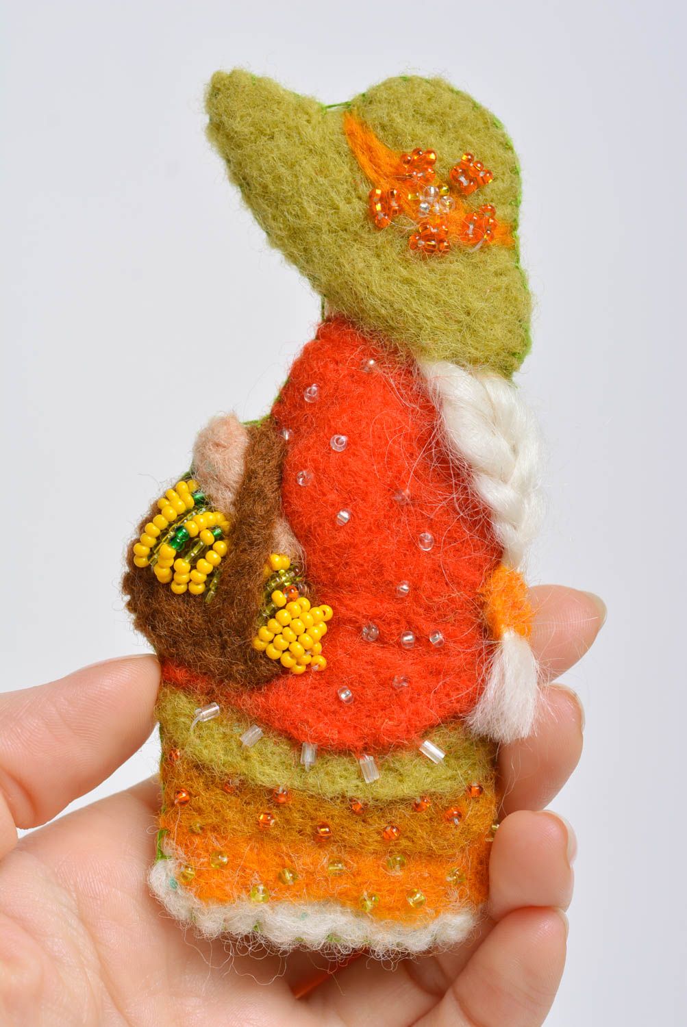 Kleine bunte originelle Filz Brosche aus Wolle in Form vom Mädchen handmade foto 3