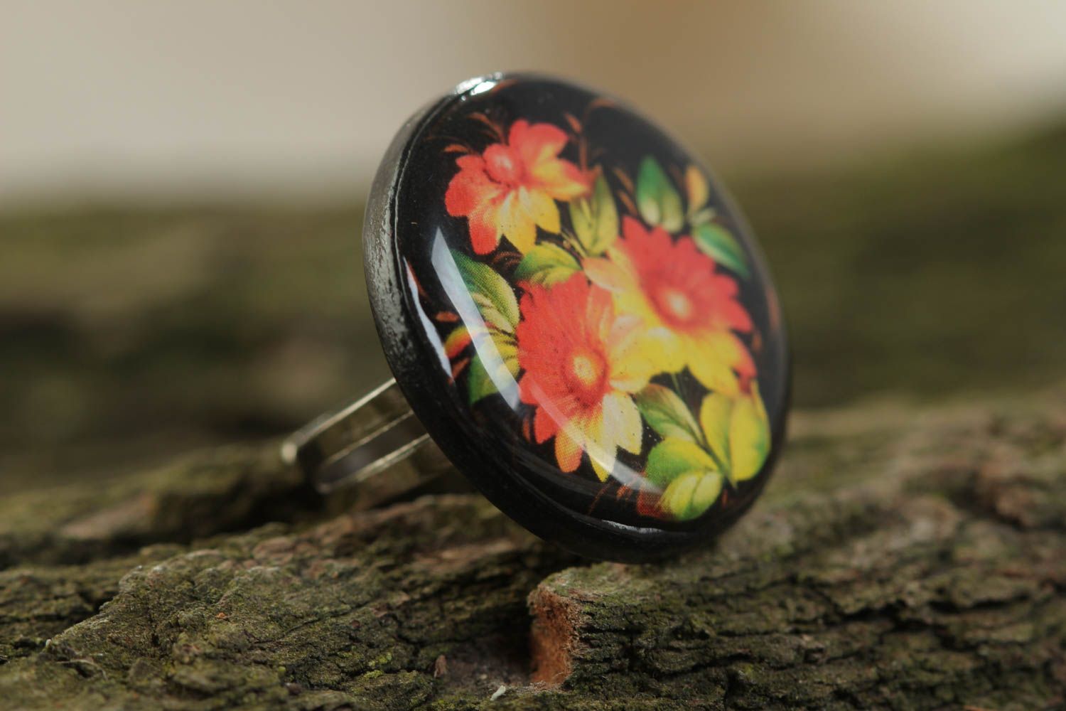 Beautiful handcrafted vintage ring made of polymeric clay and glass glaze with flower print photo 1