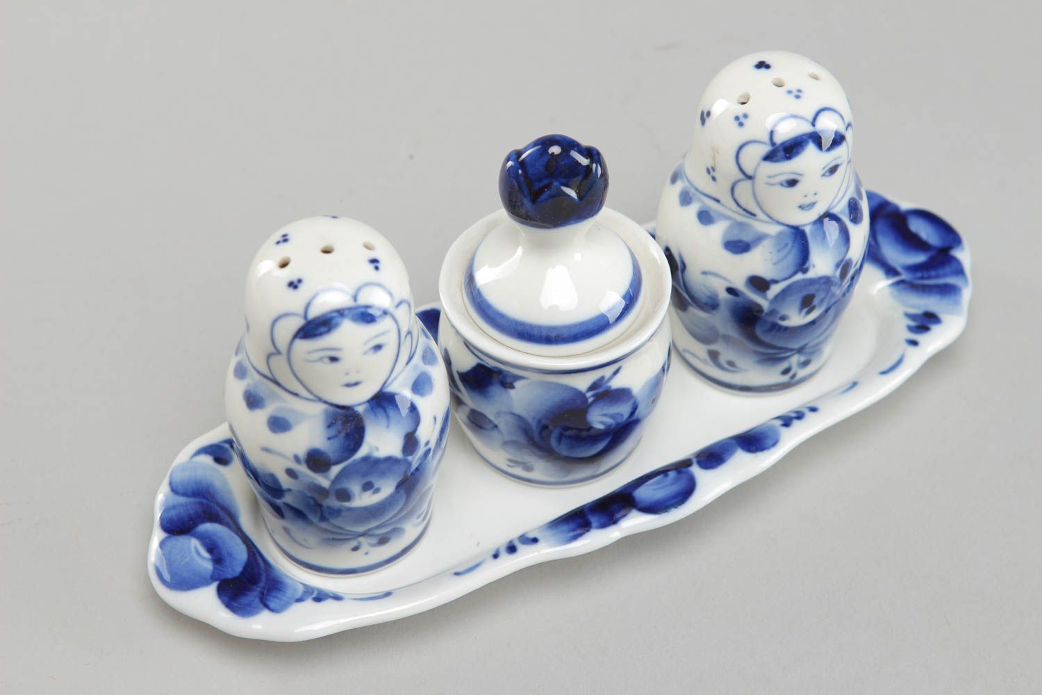 Set of ceramic salt and pepper shakers on the ceramic tray for table décor in white and blue colors 1 lb photo 2