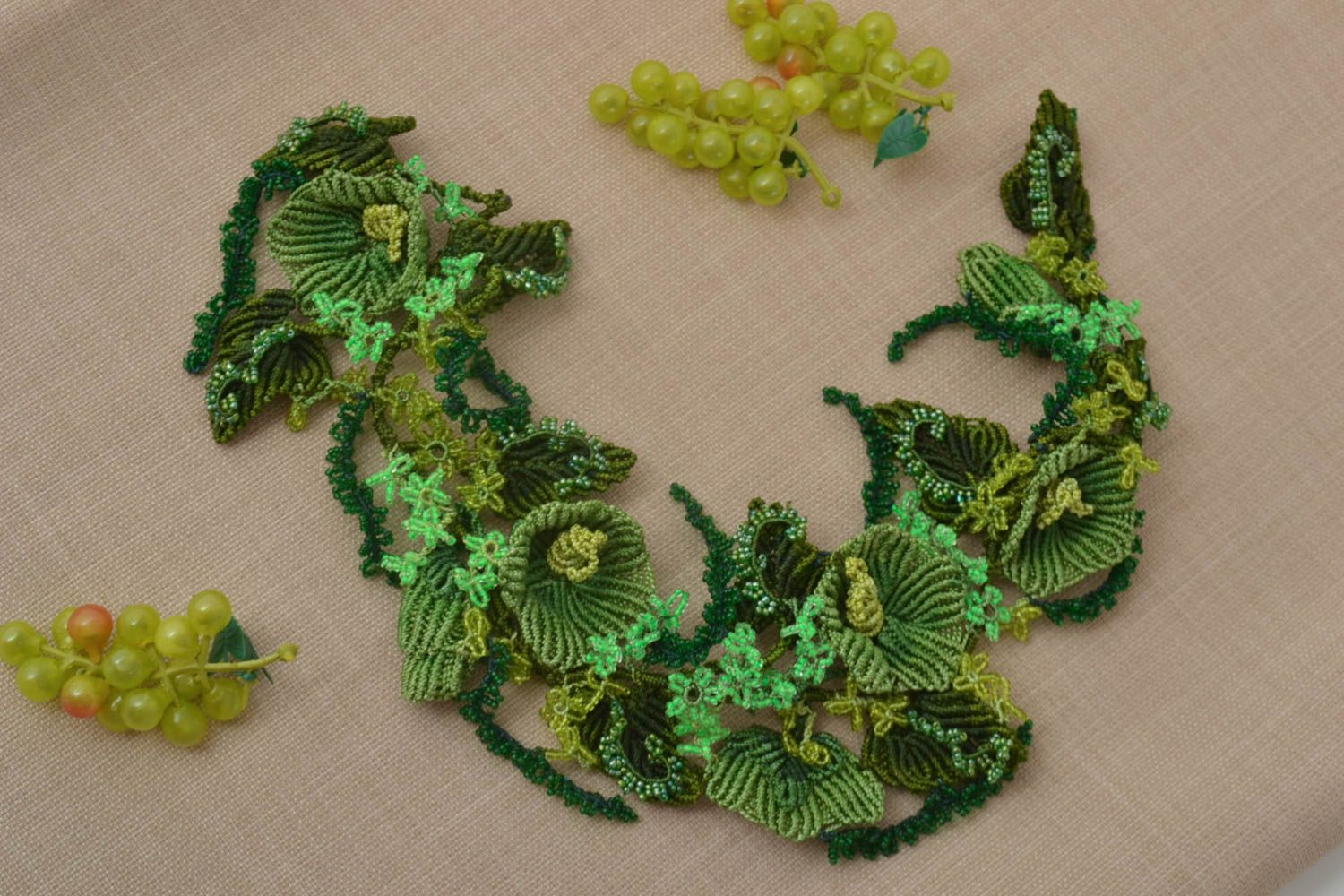 Украшение ручной работы воротник на шею накладной воротник зеленый с цветами фото 1