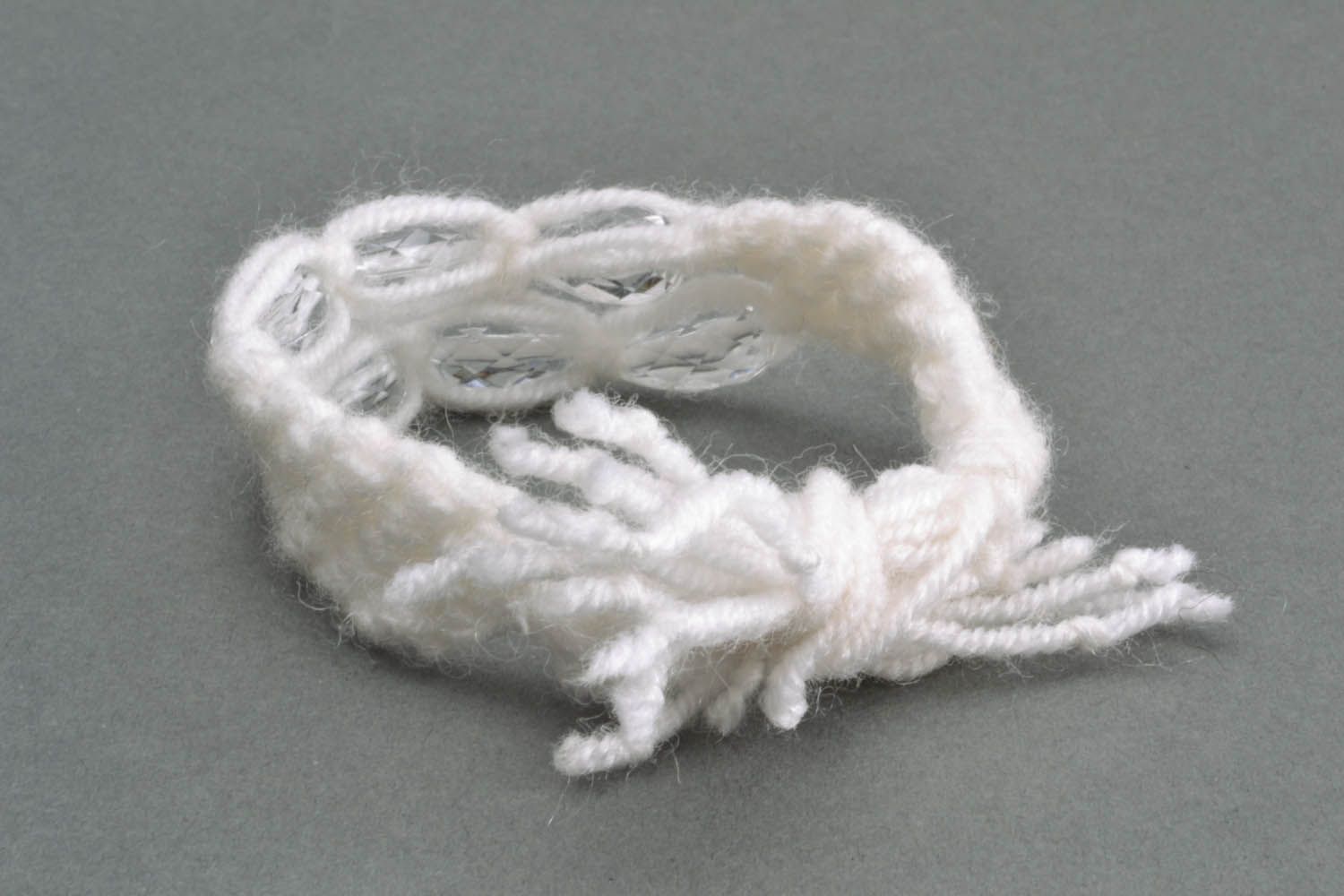 Bracelet blanc en fils et perles fait main photo 3