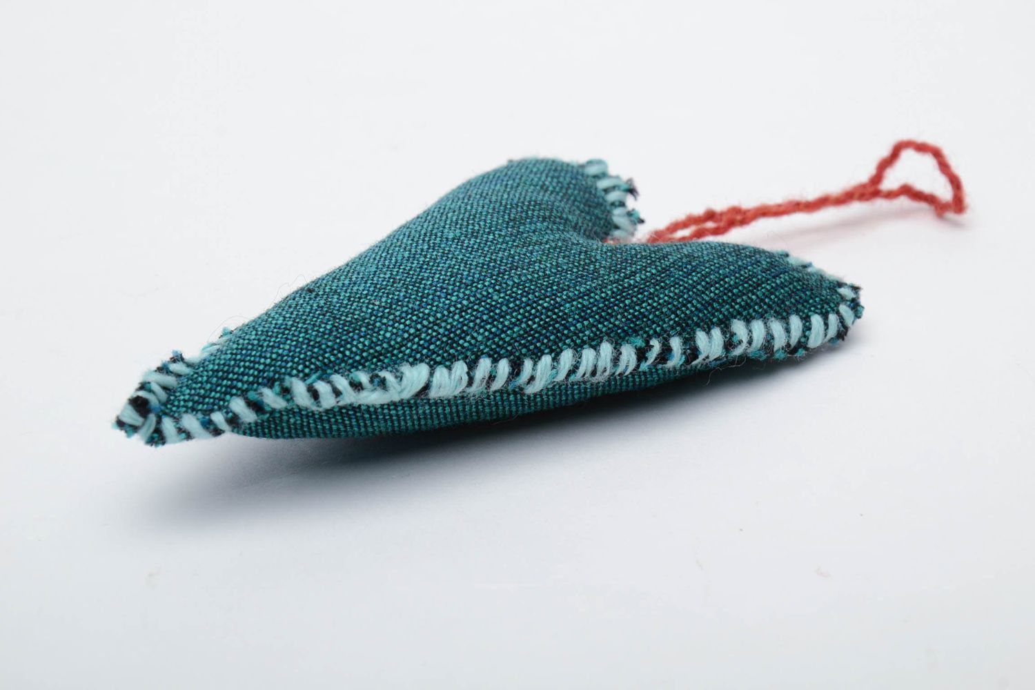 Suspension décorative Cœur pique-aiguilles en laine bleu photo 2