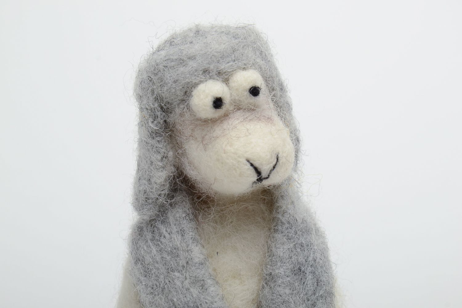Peluche en laine feutrée Brebis en écharpe photo 3