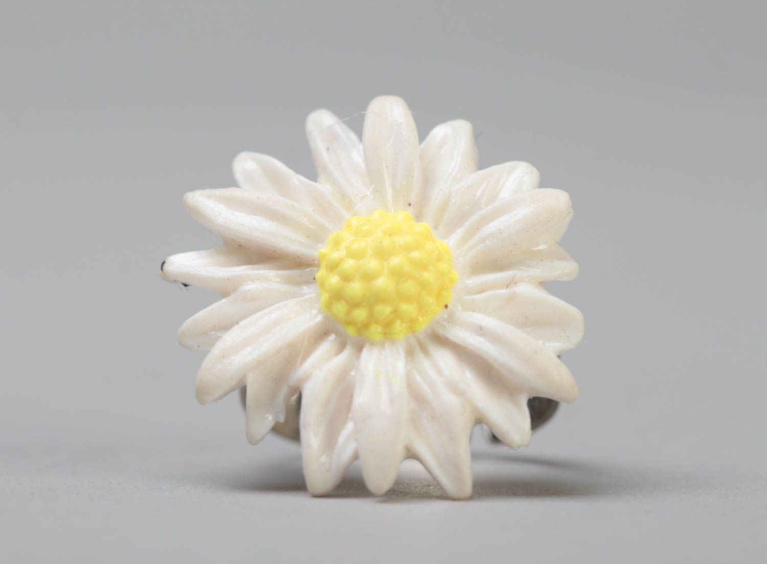 Handmade polymer clay chamomile flower ring on metal basis of adjustable size photo 2