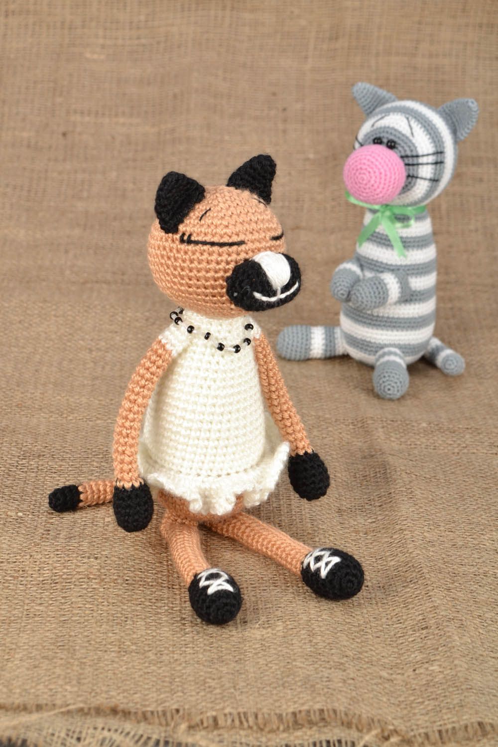 Crocheted toy Siamese photo 1