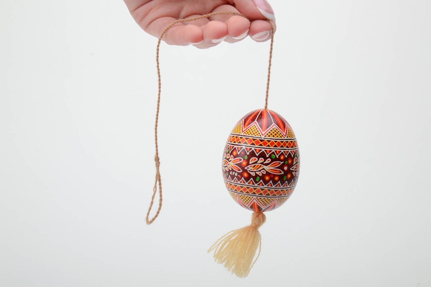 Huevo de Pascua de ganso artesanal con borla en técnica de cera vistoso foto 5