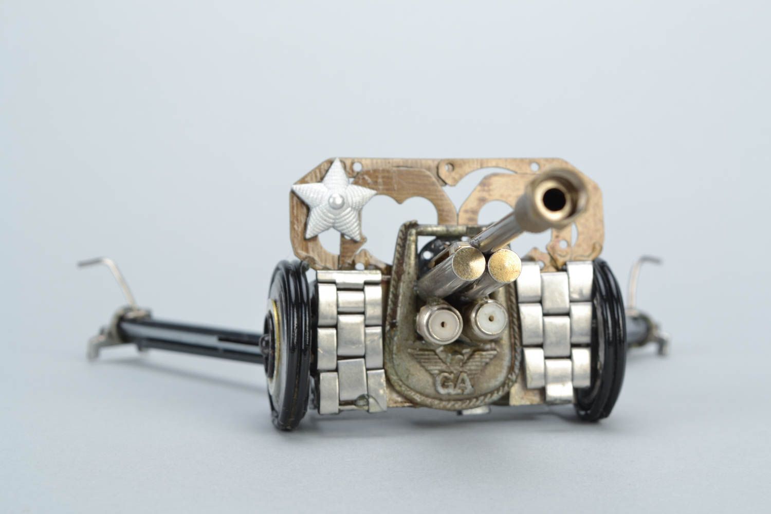 Figurilla artesanal  de mecanismos de relojería en técnica de steampunk Cañón obús foto 4