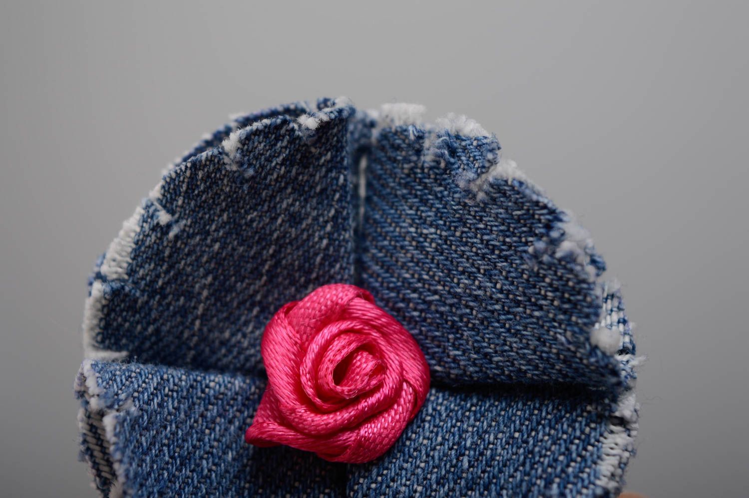 Handgemachte Haargummis aus Jeans mit Blume foto 4