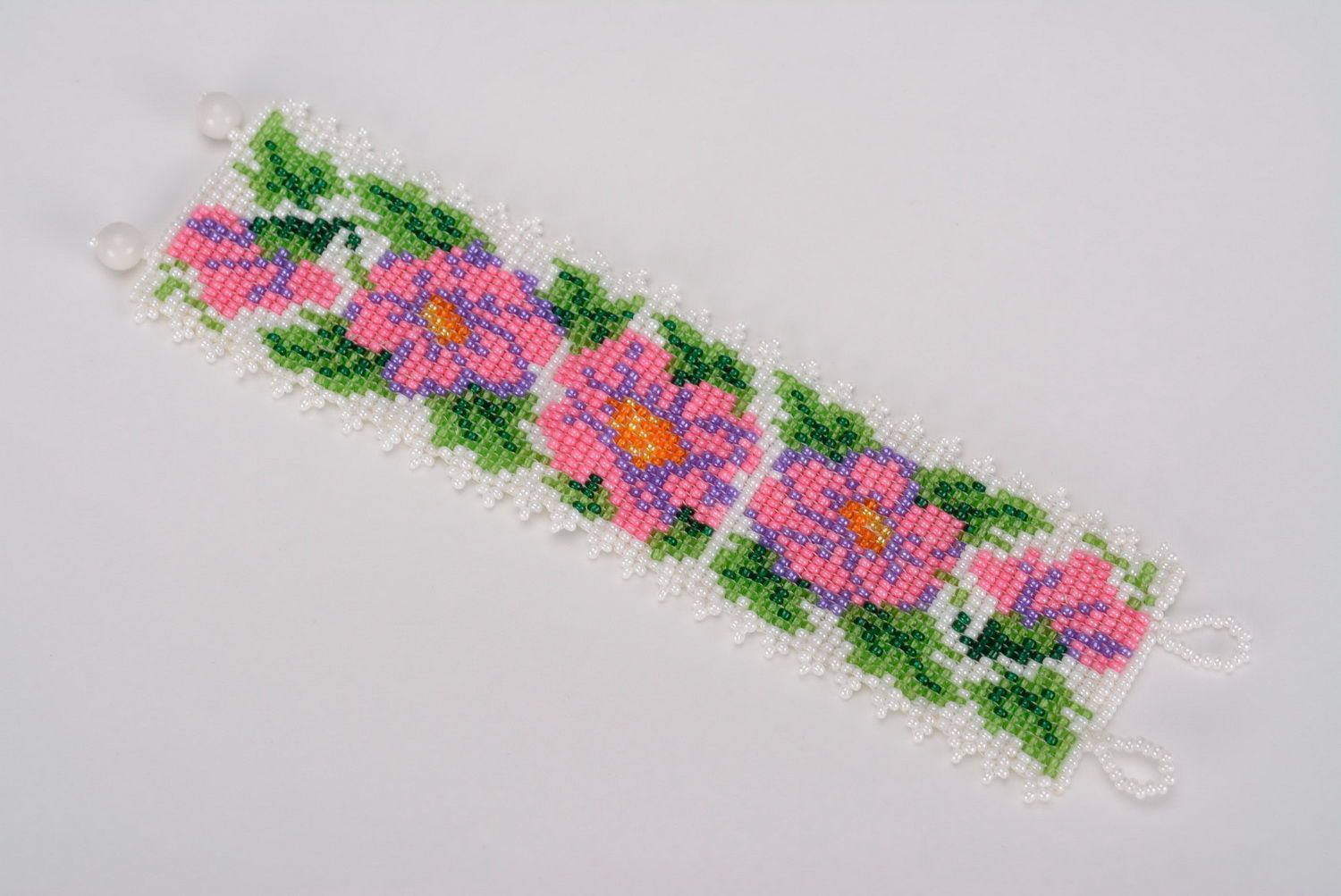 Handmade bracelet made of beads photo 1