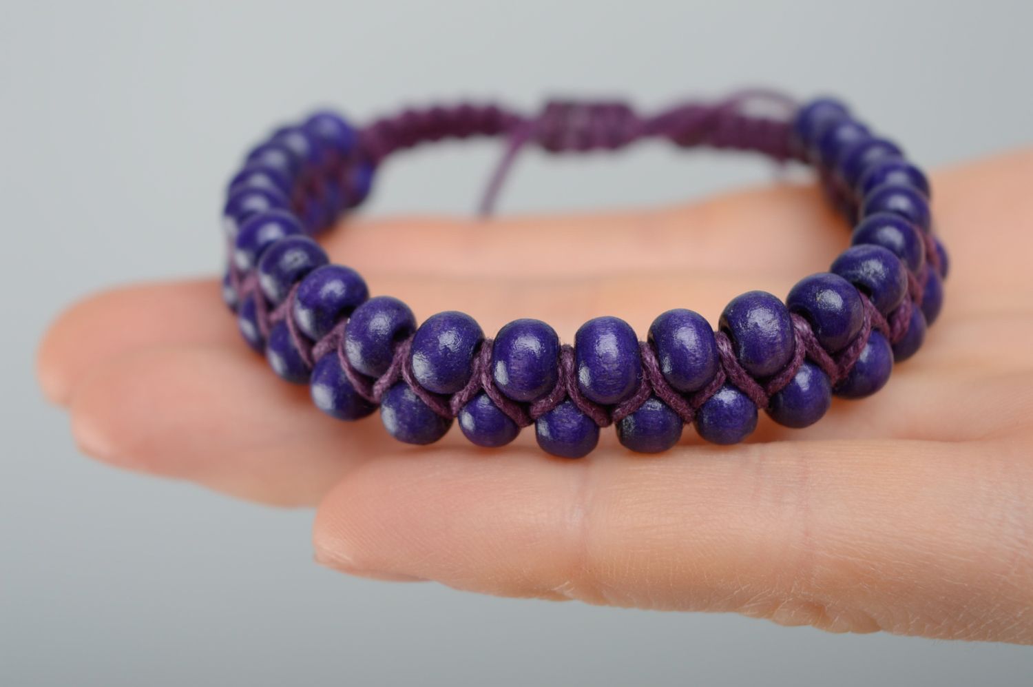 Violet macrame bracelet made of waxed cord and wooden beads photo 3