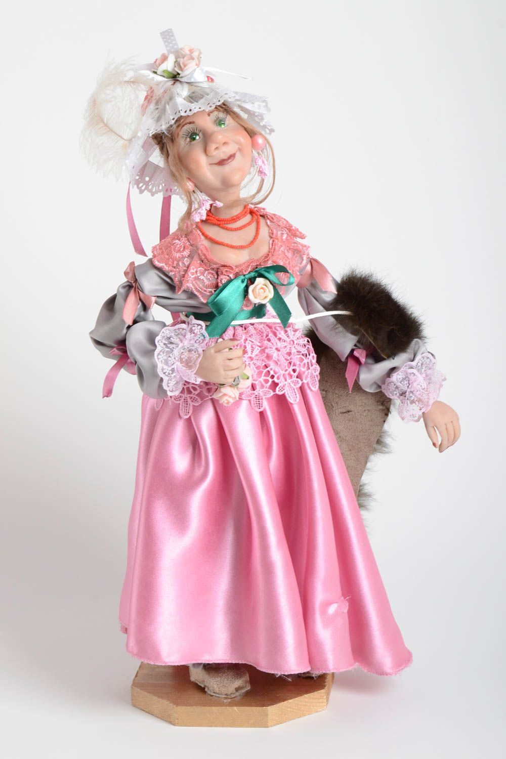 Дизайнерская авторская кукла с элементами лепки для декора Мадам ручной работы фото 5
