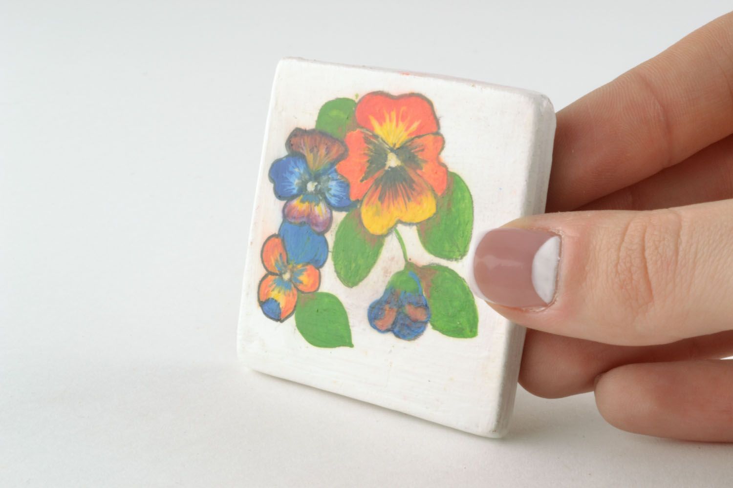 Imã de cerâmica feito à mão para frigorífico Flores foto 3
