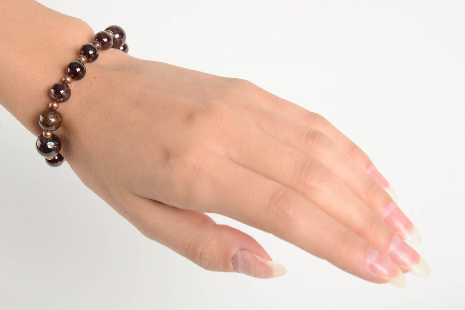 Bracelet pierres naturelles Bijou fait main en grenat et perles Accessoire femme photo 2