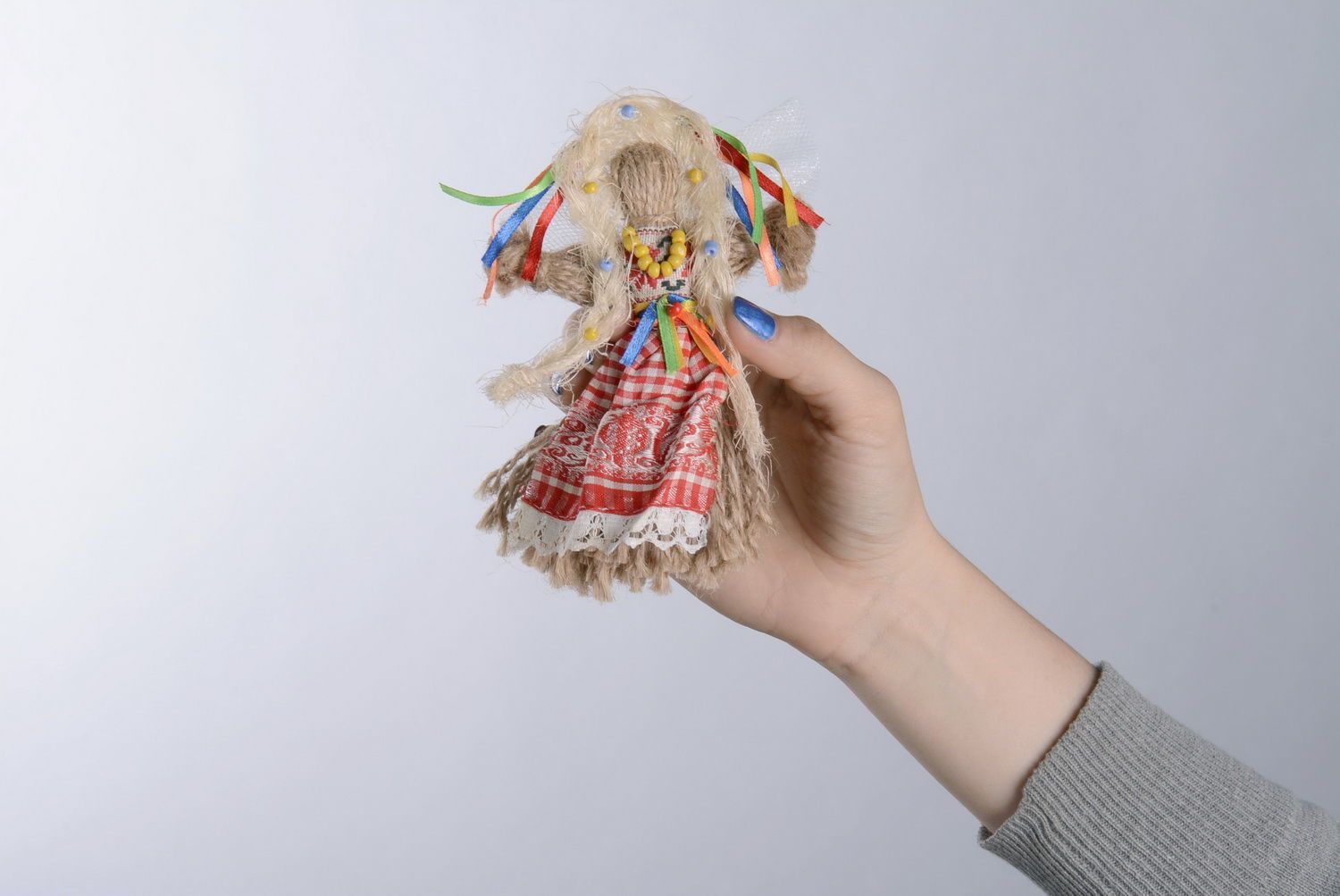 Bambola etnica di stoffa fatta a mano amuleto talismano giocattolo slavo
 foto 2
