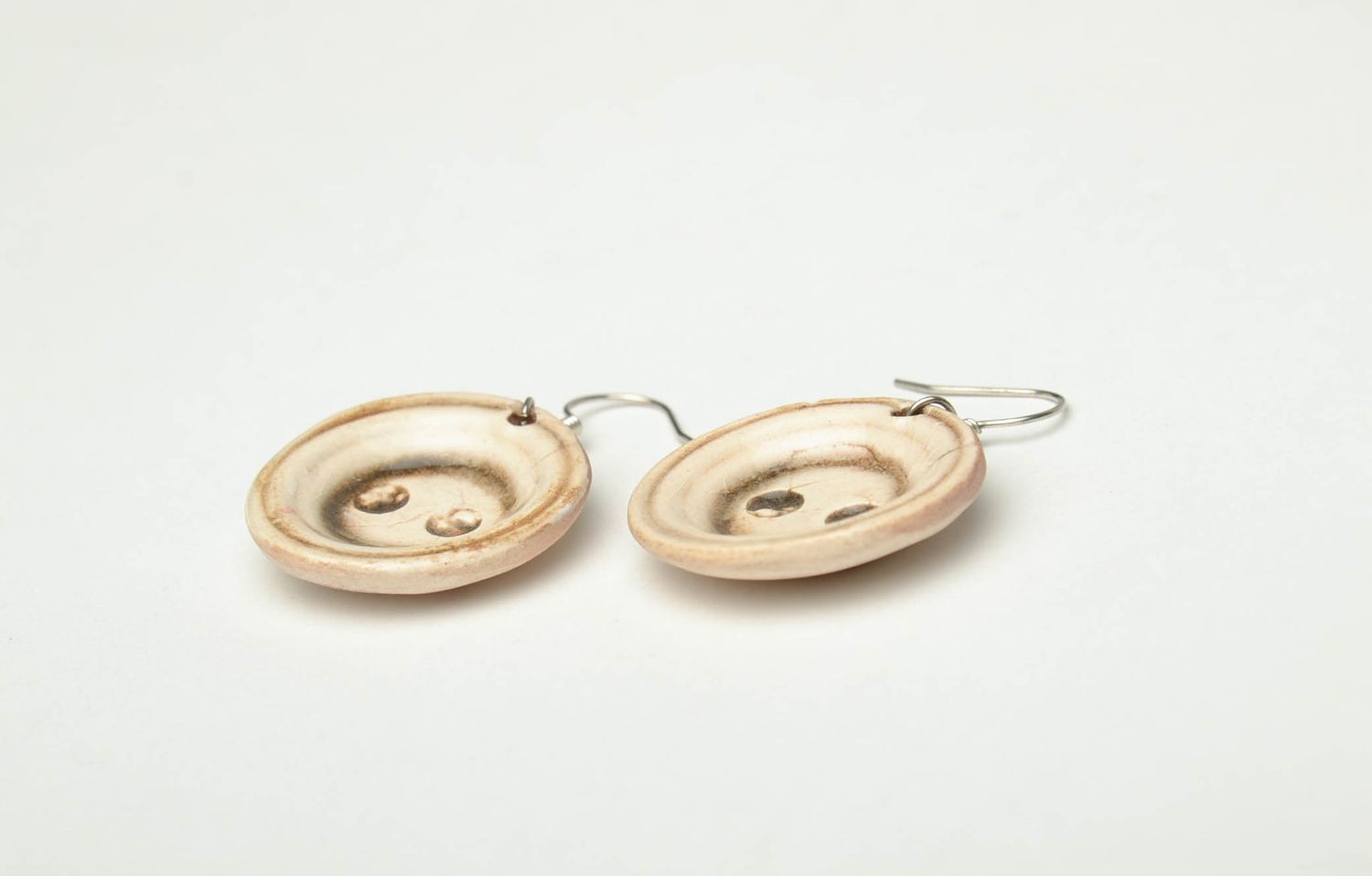 Boucles d'oreilles en céramique en forme de boutons faites main photo 3