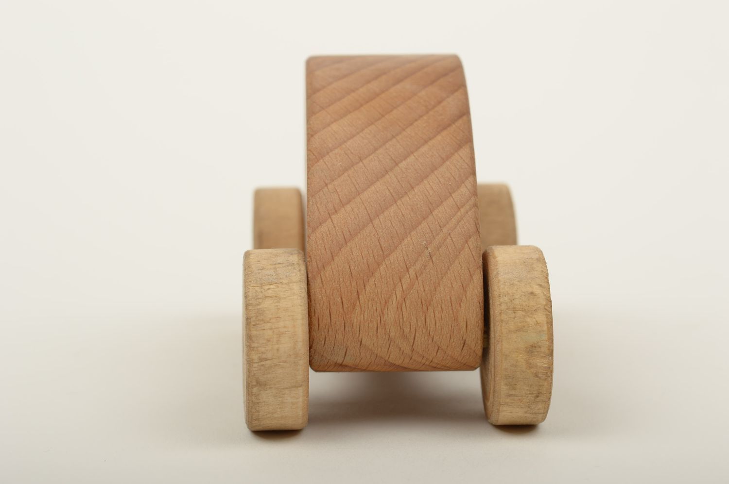 Деревянная машинка игрушка ручной работы мини игрушка из дерева для детей фото 4